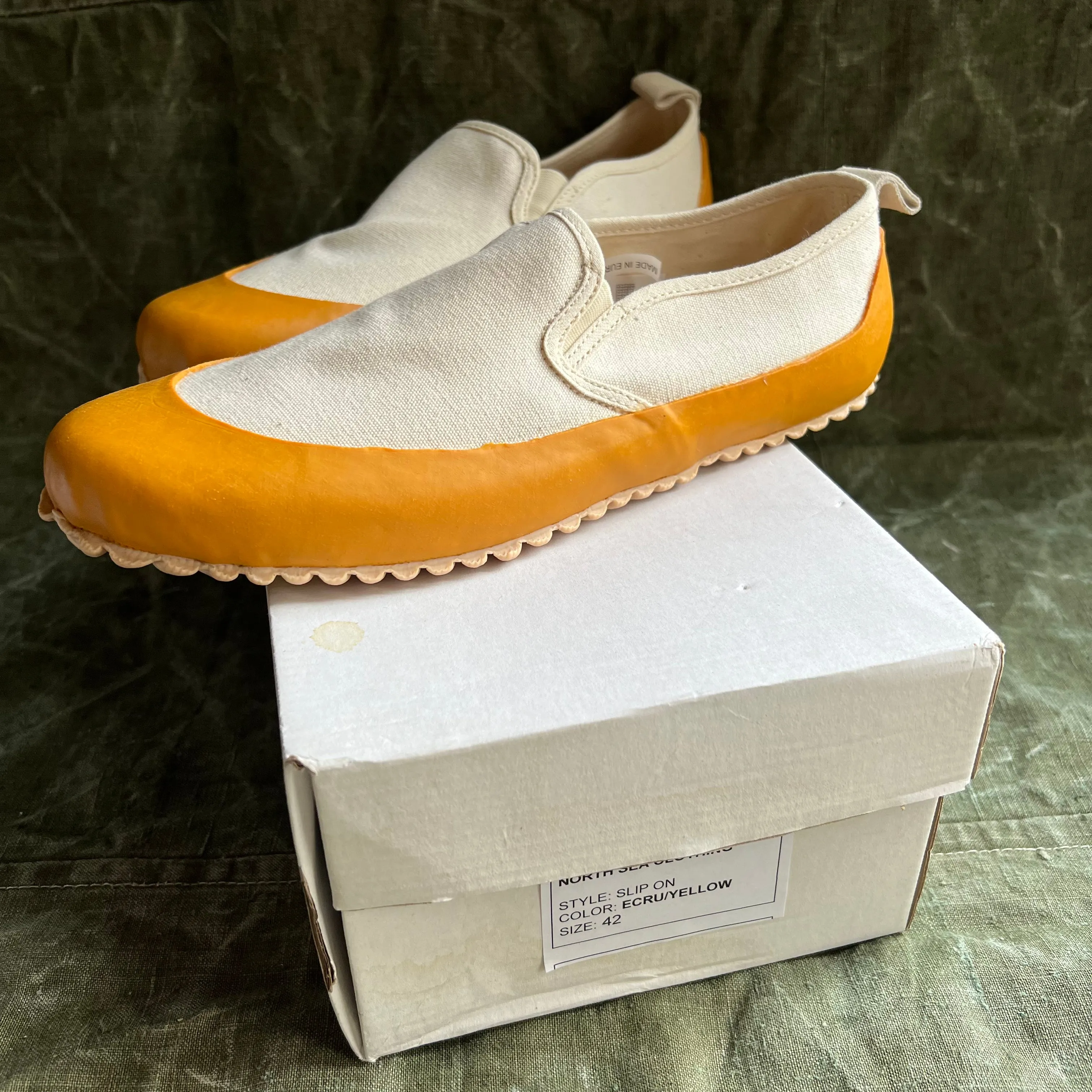 ARCHIVE SALE - MARINE SLIP ON, ECRU/YELLOW