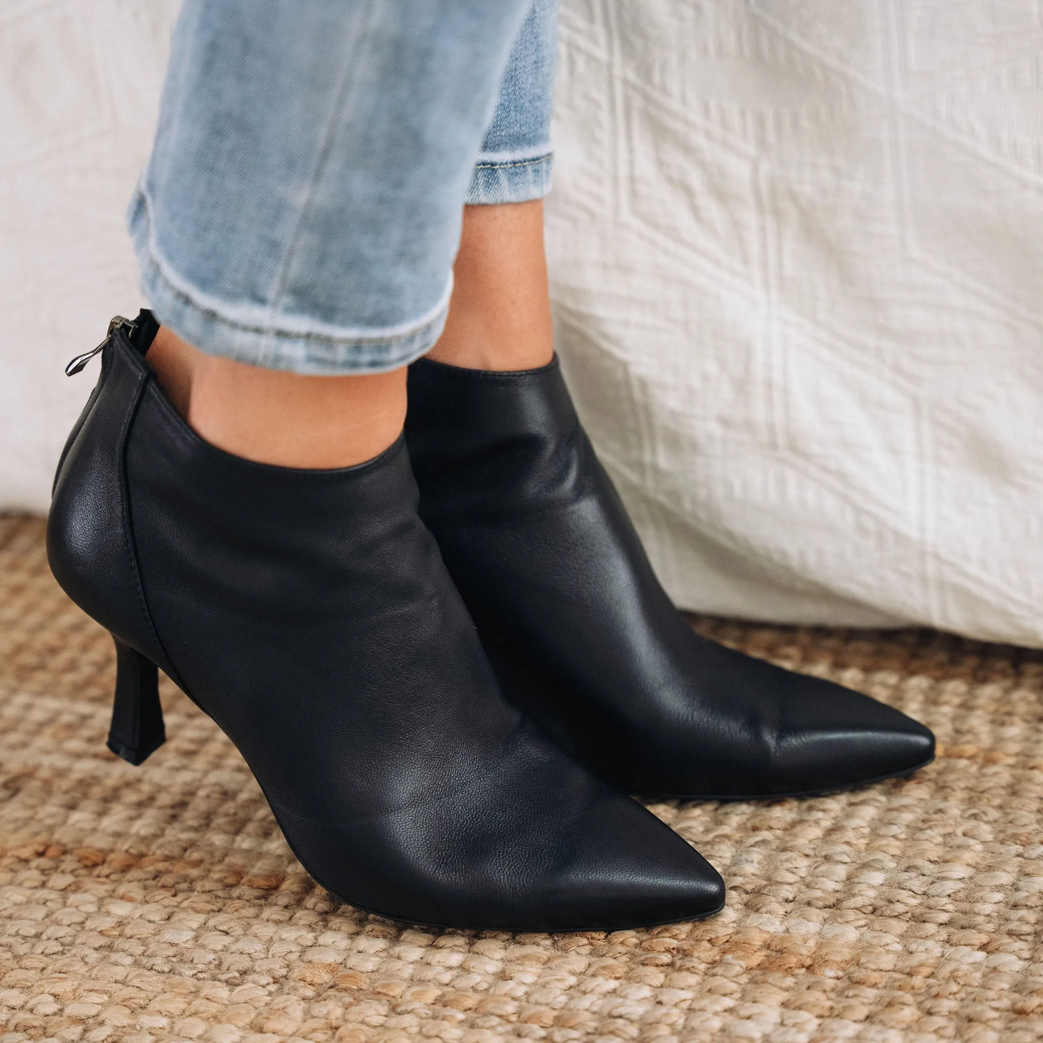 Lara boots - black