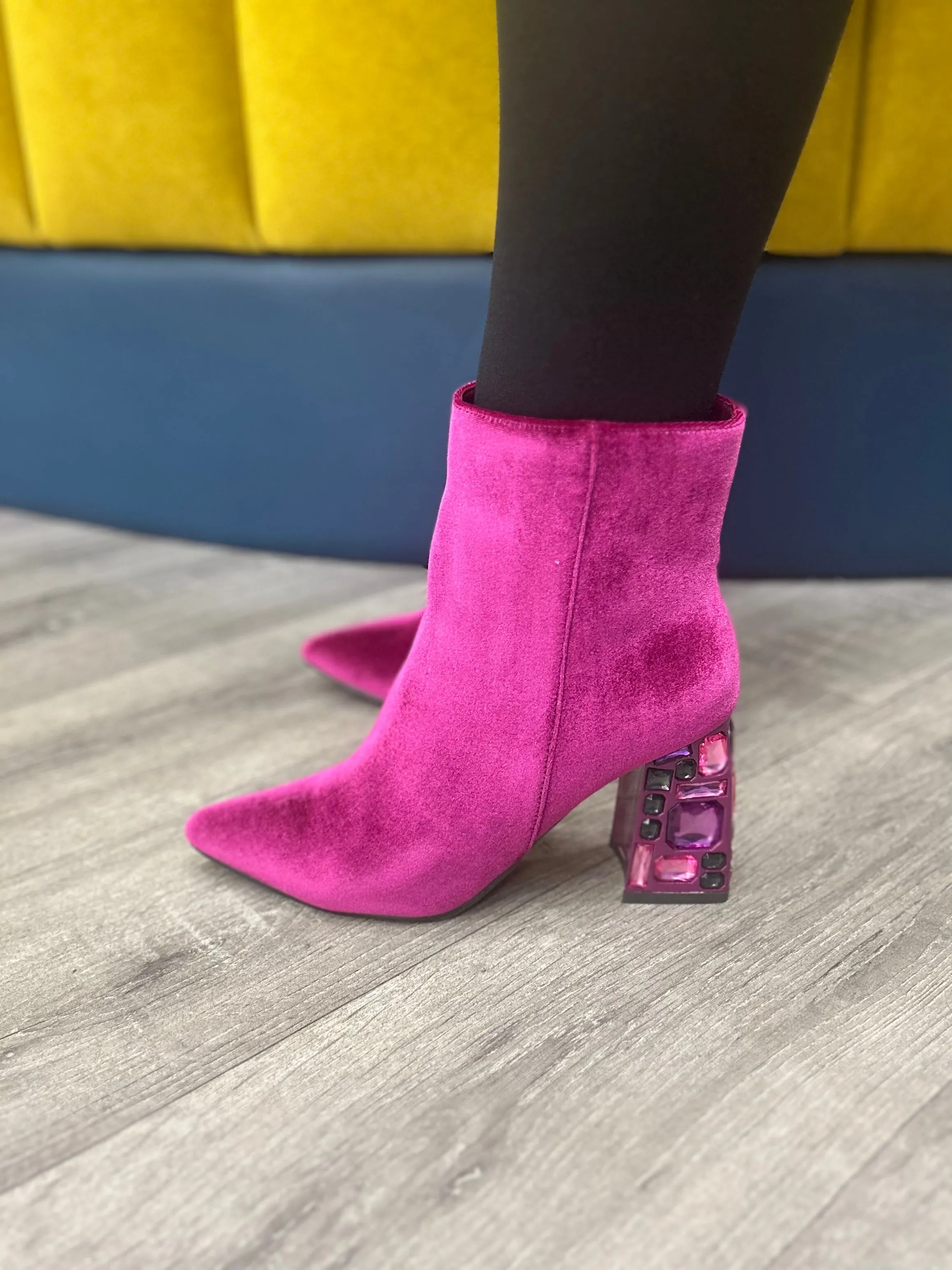 Menbur Berry Velvet Boot